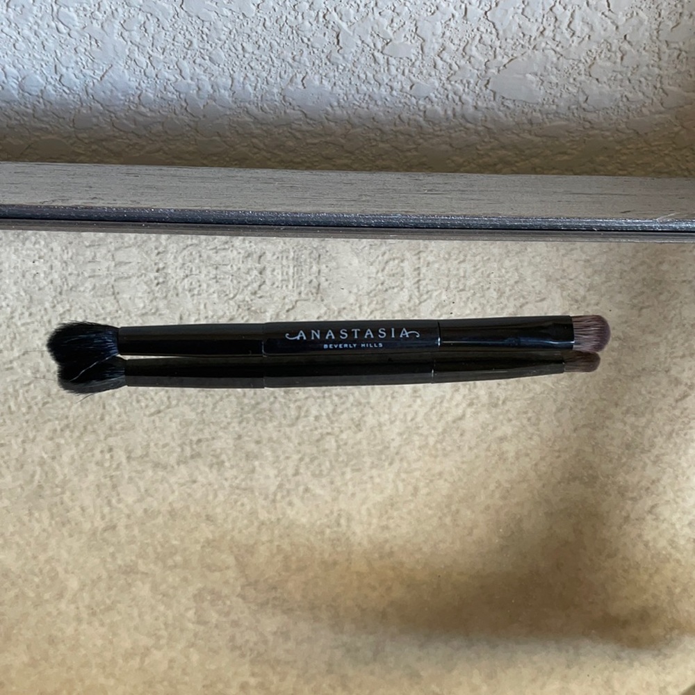 💫CLOSING SALE💫AnastasiaBeverlyHills shadowbrush